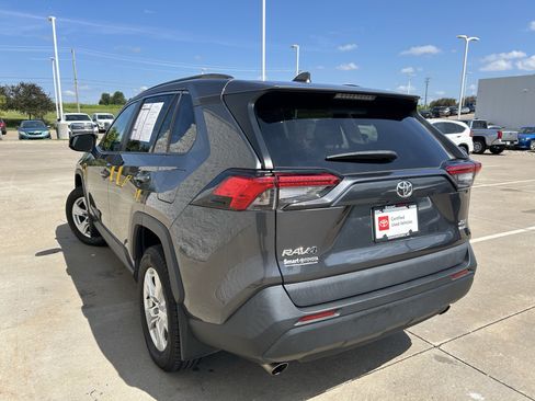 Used 2021 Toyota RAV4 XLE w/ Convenience Package AWD/4WD image 4