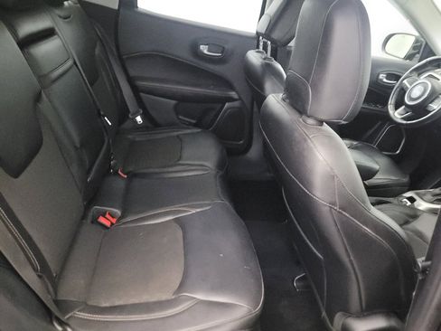 Used 2018 Jeep Compass Latitude w/ Cold Weather Group AWD/4WD image 19