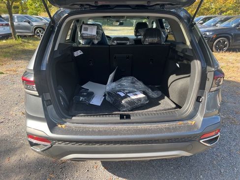 New 2025 Volkswagen Taos SE image 10