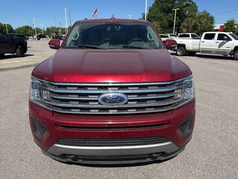 Used 2018 Ford Expedition XLT w/ Equipment Group 202A AWD/4WD image 2