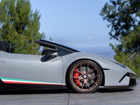 Used 2018 Lamborghini Huracan Performante image 27