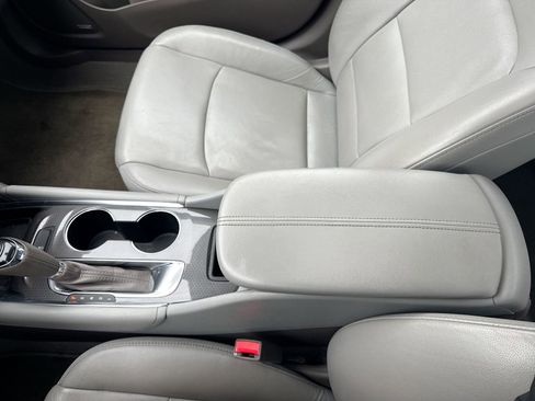 Used 2017 Chevrolet Malibu LT w/ Leather Package image 22