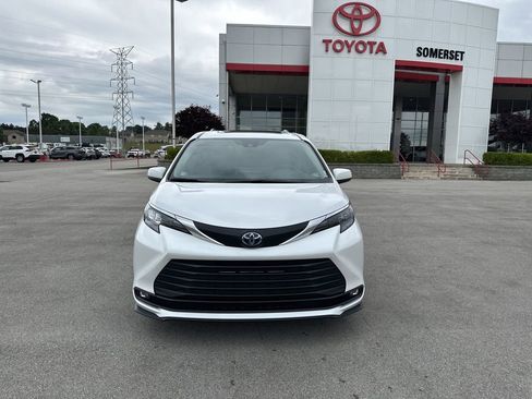 Certified 2025 Toyota Sienna XLE FWD image 2