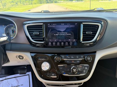 Used 2019 Chrysler Pacifica Touring-L Plus w/ Advanced Safetytec Group FWD image 34