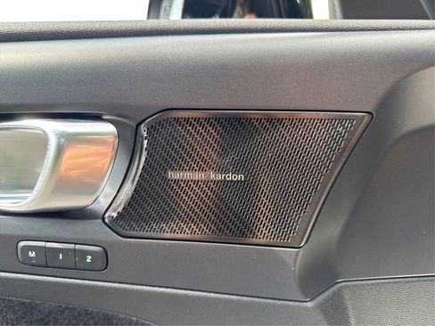 Used 2022 Volvo C40 P8 Recharge Ultimate image 32