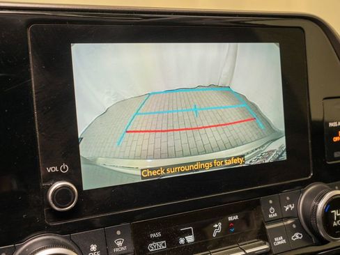 Used 2024 Toyota Highlander XLE image 16