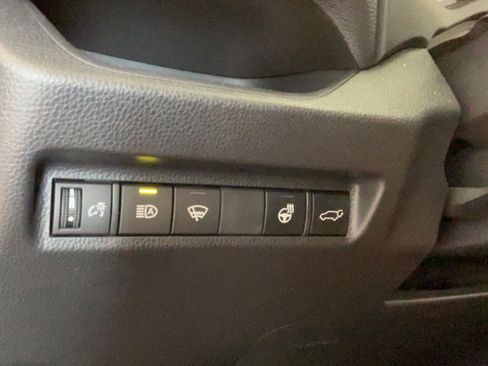 Certified 2021 Toyota RAV4 XLE Premium AWD/4WD image 21