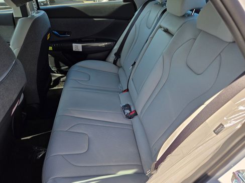 New 2025 Hyundai Elantra Limited image 11
