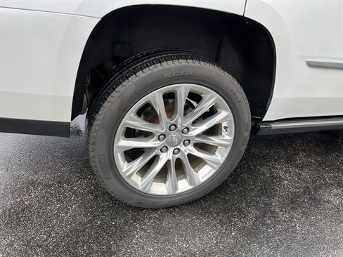 Used 2020 Cadillac Escalade Premium Luxury AWD/4WD image 8