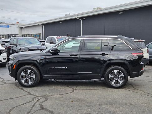 Used 2022 Jeep Grand Cherokee Limited 4xe image 2