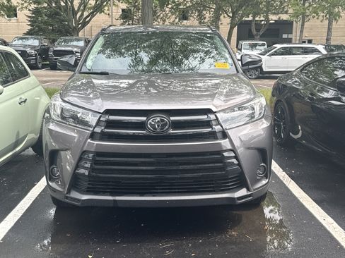 Used 2019 Toyota Highlander SE w/ Nightshade Edition AWD/4WD image 1