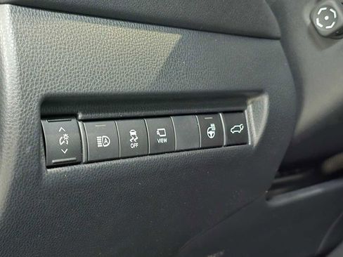 Used 2024 Toyota Venza Limited image 24