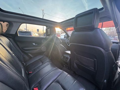 Used 2016 Land Rover Range Rover Evoque SE image 18