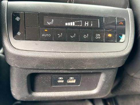 Used 2023 Nissan Pathfinder SL AWD/4WD image 28