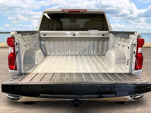 Used 2024 Chevrolet Silverado 1500 LT image 7