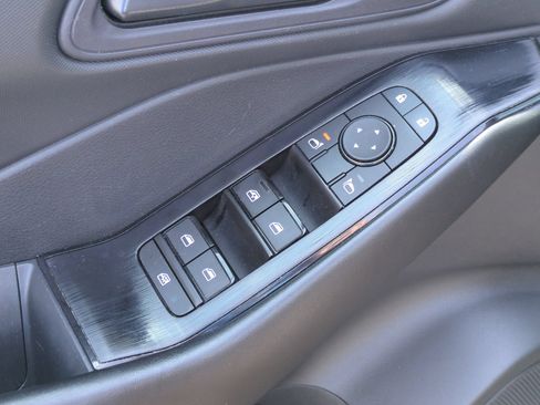 Used 2024 Nissan Rogue S AWD/4WD image 15