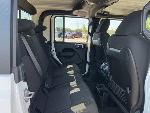 Used 2025 Jeep Gladiator Mojave w/ Convenience Group AWD/4WD image 42