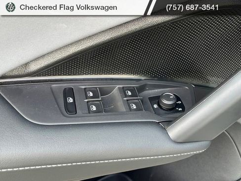 Used 2025 Volkswagen Tiguan SE R-Line AWD/4WD image 16