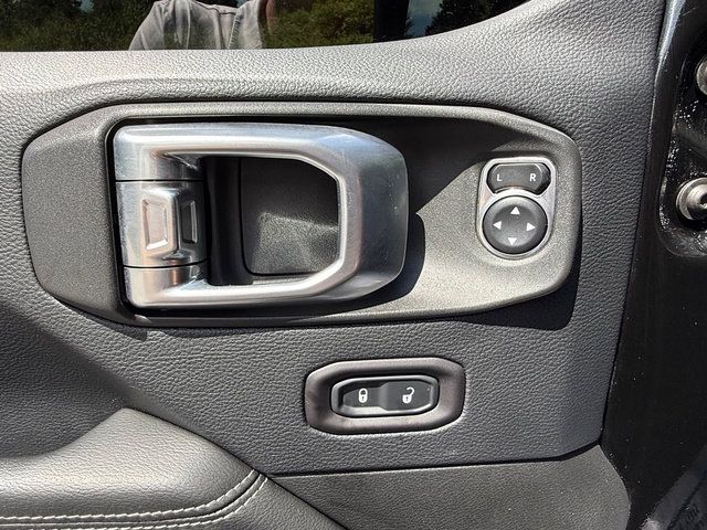 Used 2019 Jeep Wrangler Unlimited Sahara w/ Dual Top Group AWD/4WD image 12