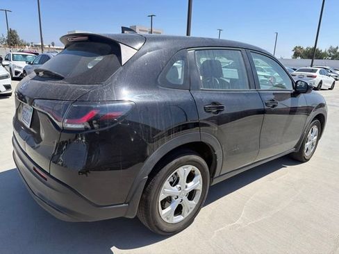 Used 2023 Honda HR-V LX image 2