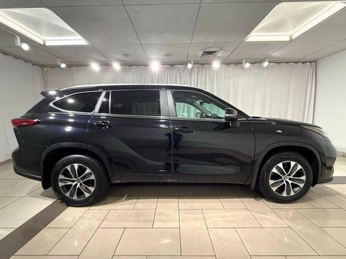 Used 2023 Toyota Highlander XLE AWD/4WD image 6