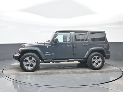 Used 2017 Jeep Wrangler Unlimited Sahara w/ Dual Top Group AWD/4WD image 3