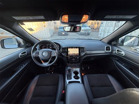 Used 2019 Jeep Grand Cherokee Laredo w/ Laredo X Package image 21