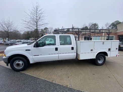 Used 2004 Ford F350 Lariat image 2