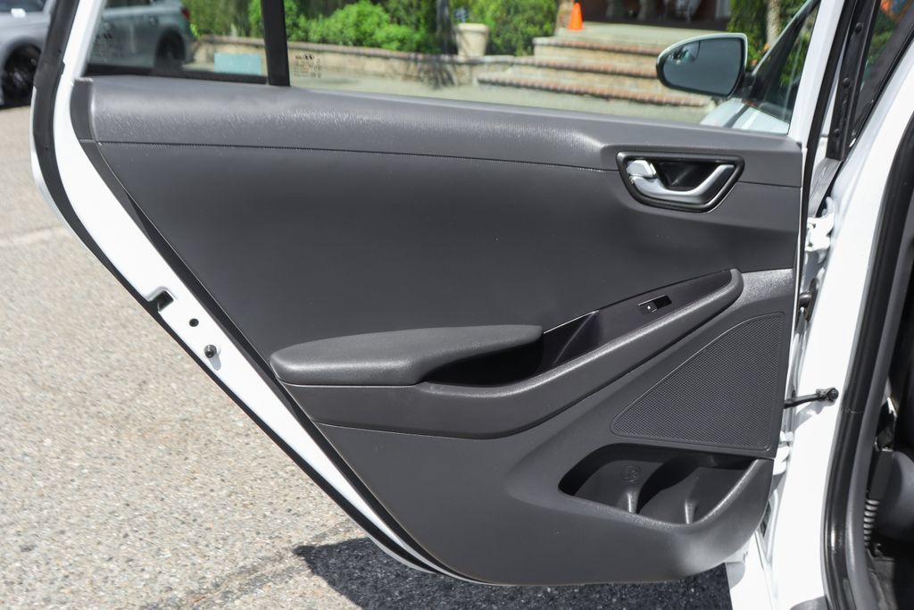 Used 2019 Hyundai Ioniq Electric FWD image 31
