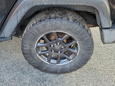 Used 2018 Jeep Wrangler Unlimited Sport w/ Connectivity Group image 31