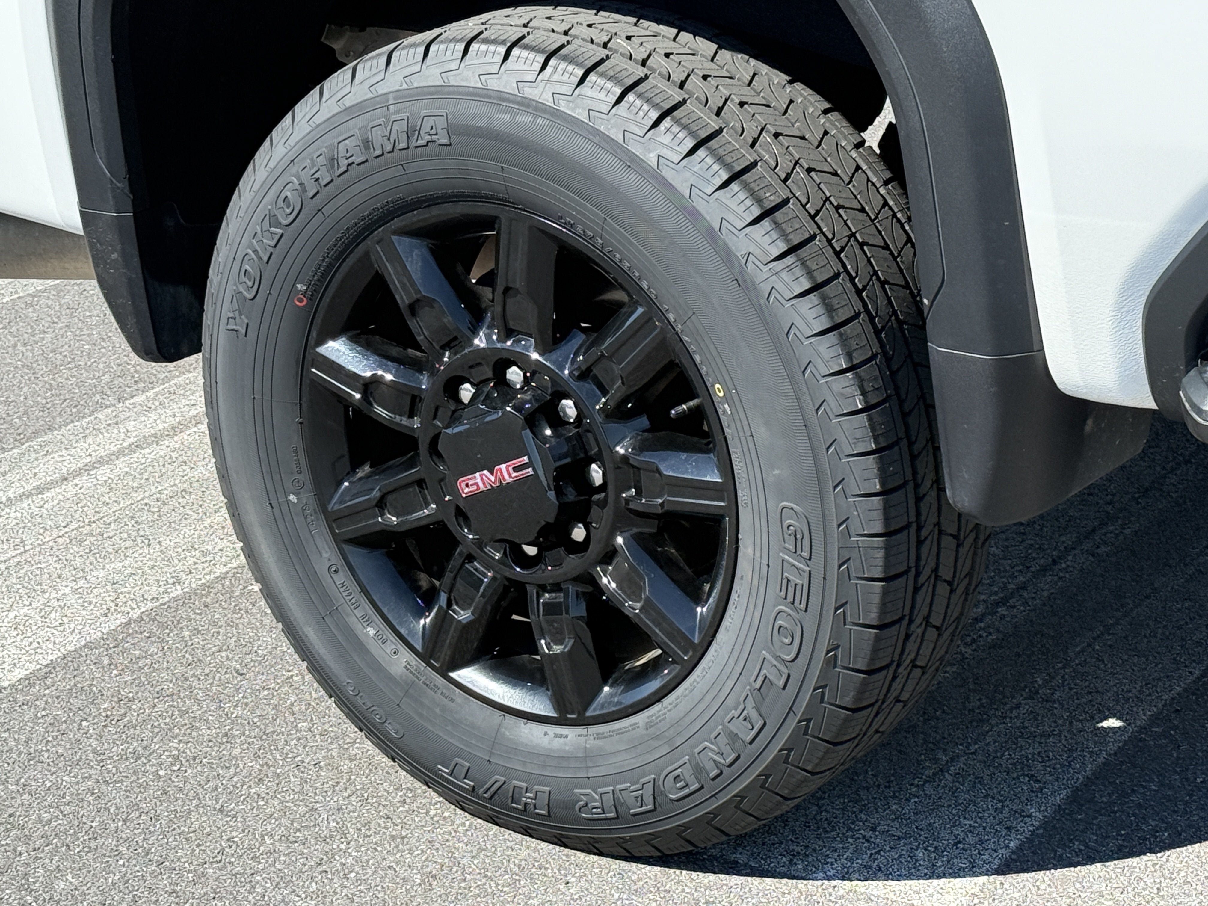 Used 2025 GMC Sierra 2500 AT4 w/ AT4 Premium Plus Package AWD/4WD image 11
