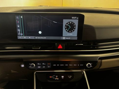 Used 2025 Kia Carnival FWD image 14