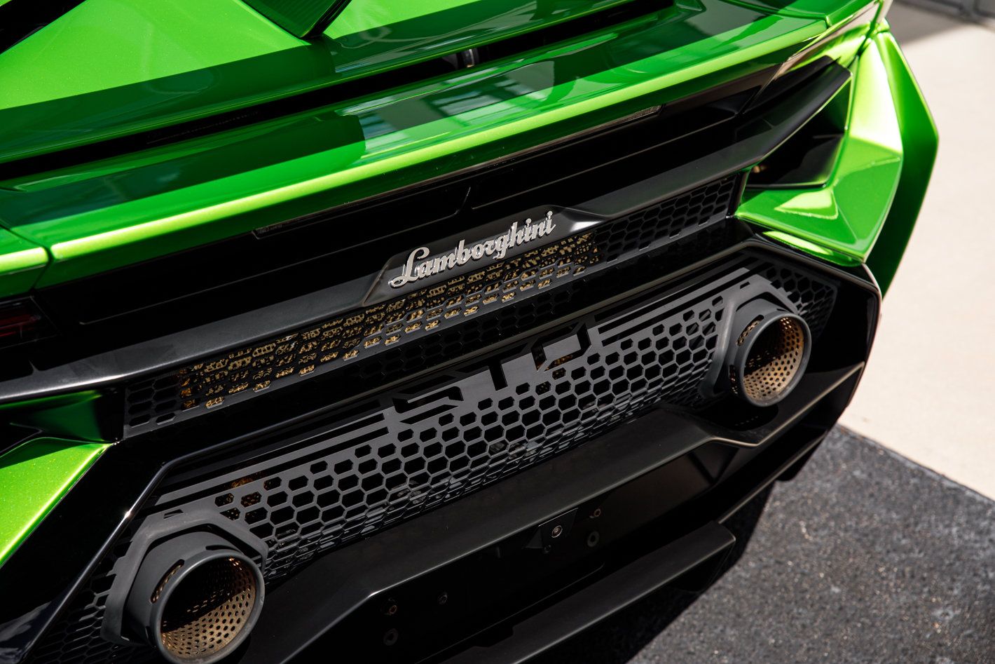 Used 2023 Lamborghini Huracan STO RWD image 17