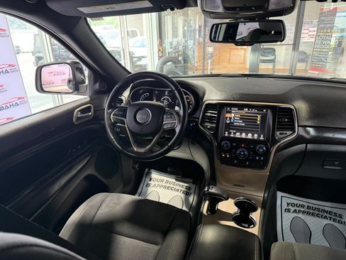 Used 2014 Jeep Grand Cherokee Laredo w/ 18" Wheel & 8.4" Radio Group AWD/4WD image 30