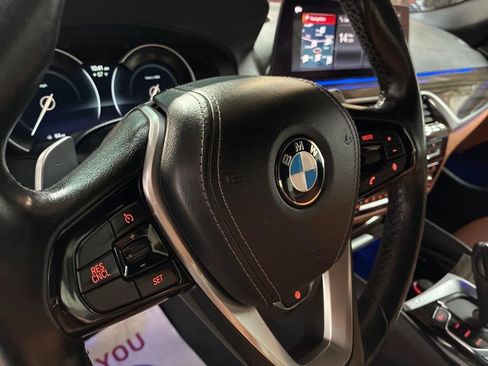 Used 2019 BMW 530i xDrive w/ Convenience Package AWD/4WD image 17