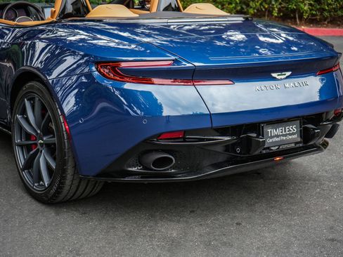 Used 2023 Aston Martin DB11 Volante RWD image 26