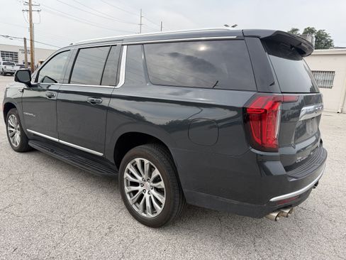 Used 2022 GMC Yukon XL Denali AWD/4WD image 5