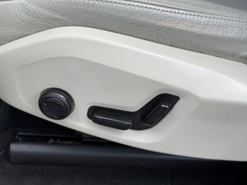 Used 2017 Volvo XC90 T6 Momentum w/ Vision Package image 21