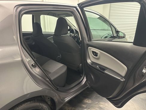 Used 2017 Toyota Yaris L image 7