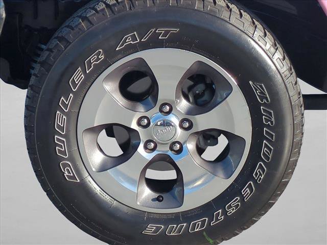Used 2018 Jeep Wrangler Sahara w/ Connectivity Group AWD/4WD image 22
