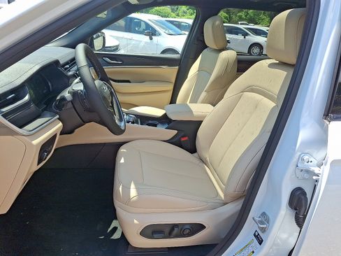 New 2025 Jeep Grand Cherokee L Limited w/ Trailer Tow Package image 8