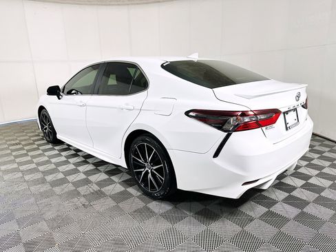 Used 2022 Toyota Camry SE w/ Convenience Package image 5