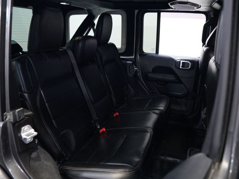 Used 2018 Jeep Wrangler Unlimited Sahara w/ Safety Group AWD/4WD image 36