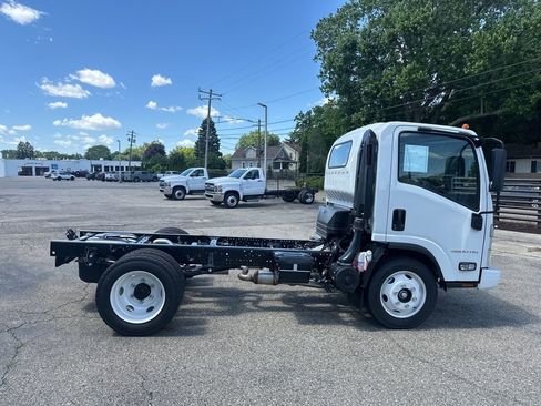 New 2024 Chevrolet Low Cab Forward image 6