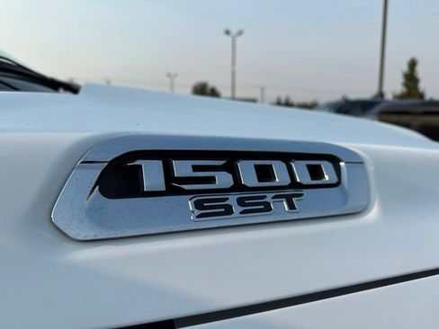 Used 2025 RAM 1500 Laramie AWD/4WD image 10