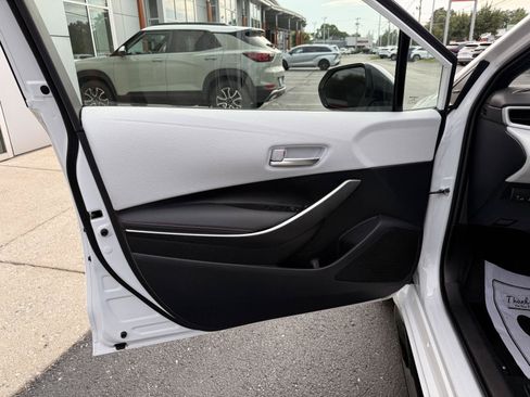 Used 2025 Toyota Corolla SE FWD image 30