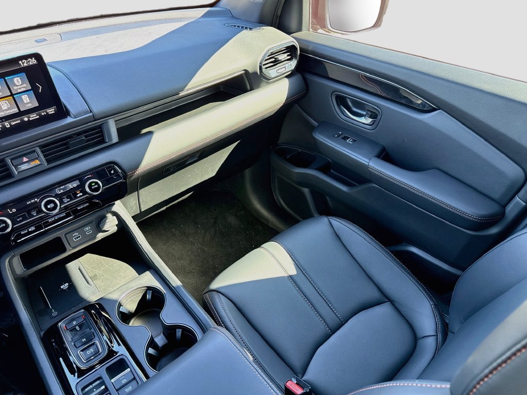 Used 2025 Honda Pilot TrailSport image 34