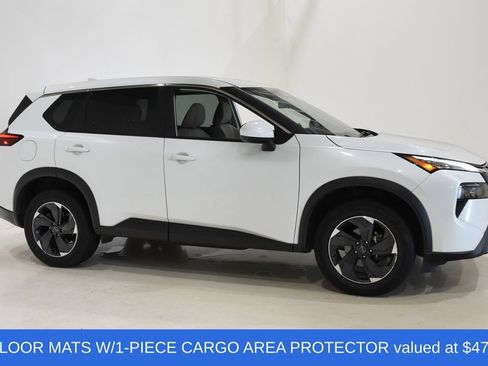 Used 2025 Nissan Rogue SV AWD/4WD image 3
