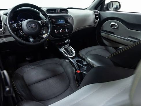 Used 2016 Kia Soul + FWD image 19