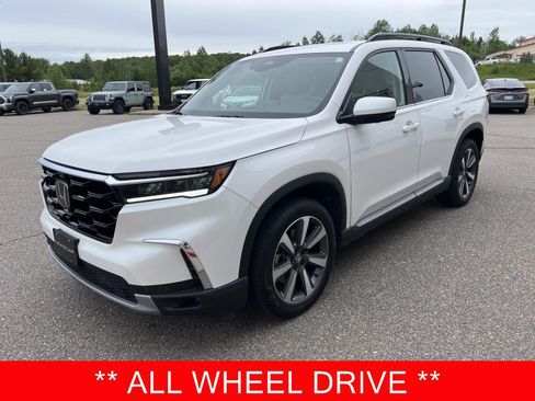 Used 2025 Honda Pilot Elite image 4